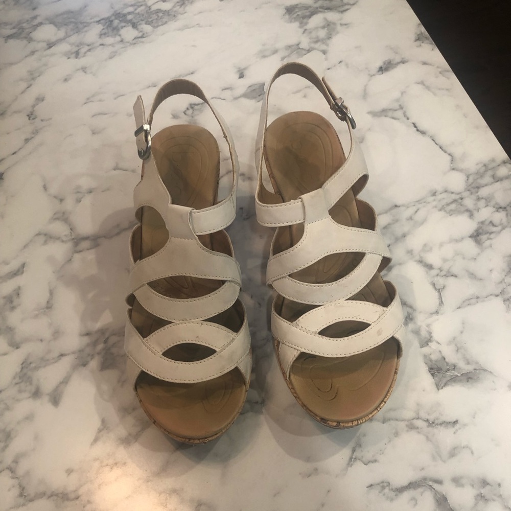 Born. Size 10. Sandals